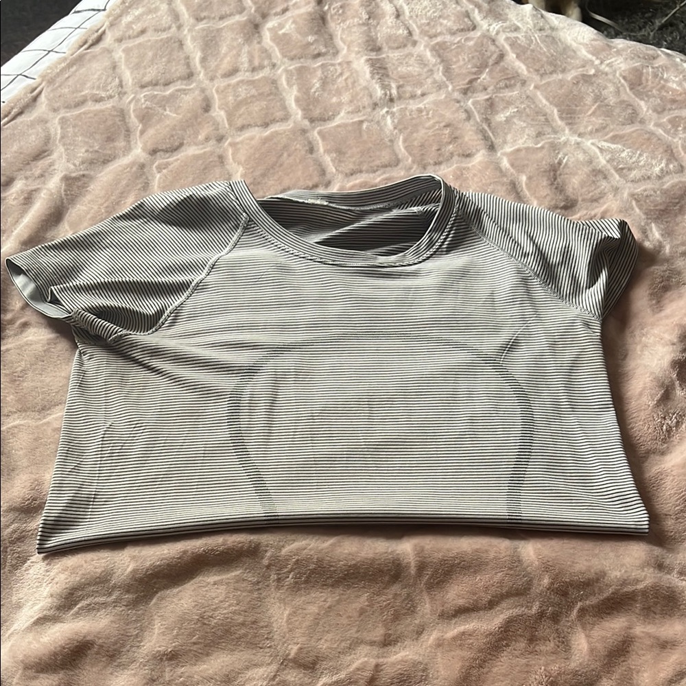 Lululemon swiftly tech short sleeve
